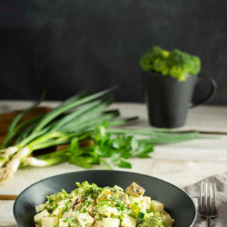 7 Tassen Salat mit Brokkoli und Grillresten Low Carb Rezept 20200820 Pinterest salala.de Hochkant 1