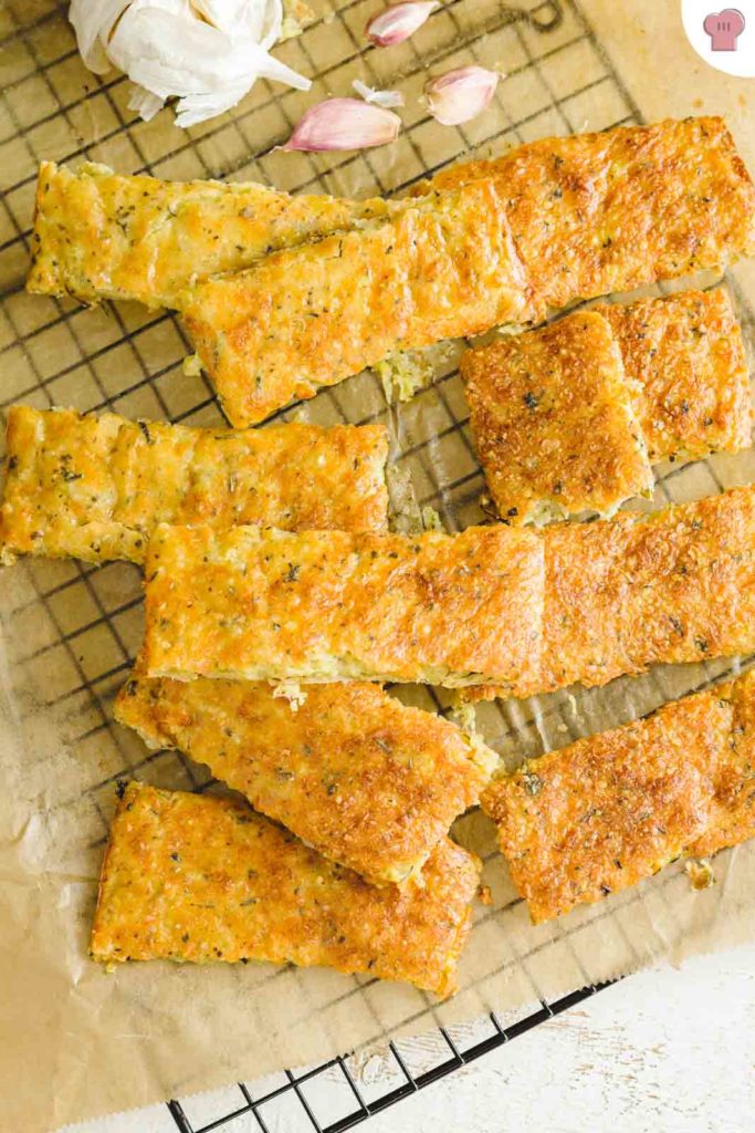 Gebackene Käsesticks mit Mozzarella und Parmesan | Keto Rezept