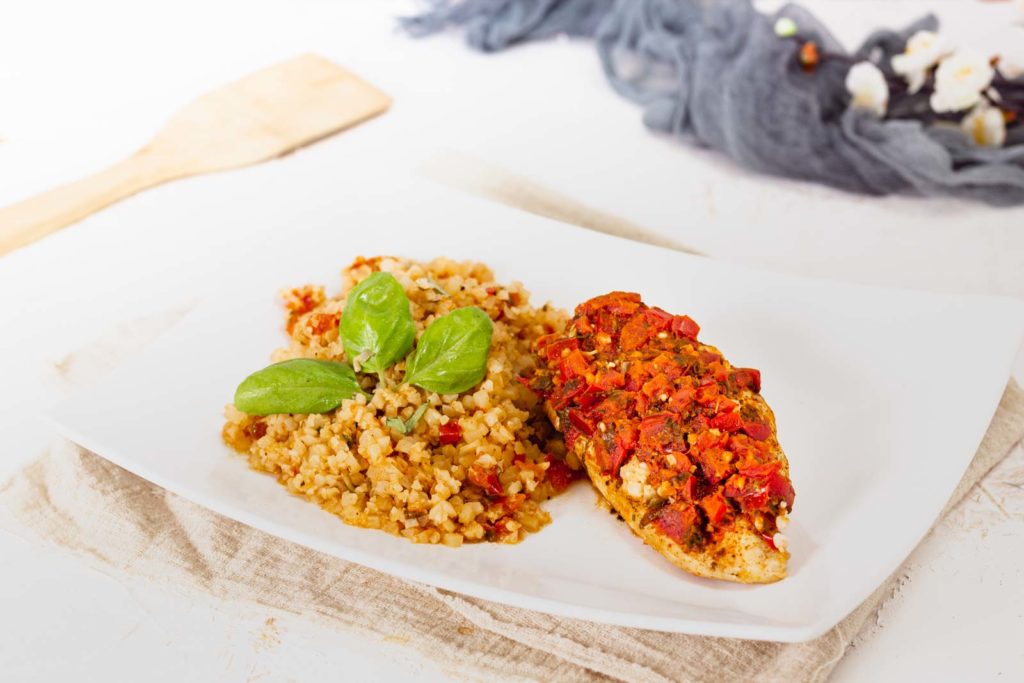 Gefüllte Hähnchenbrust mit Blumenkohlreis Keto Rezept