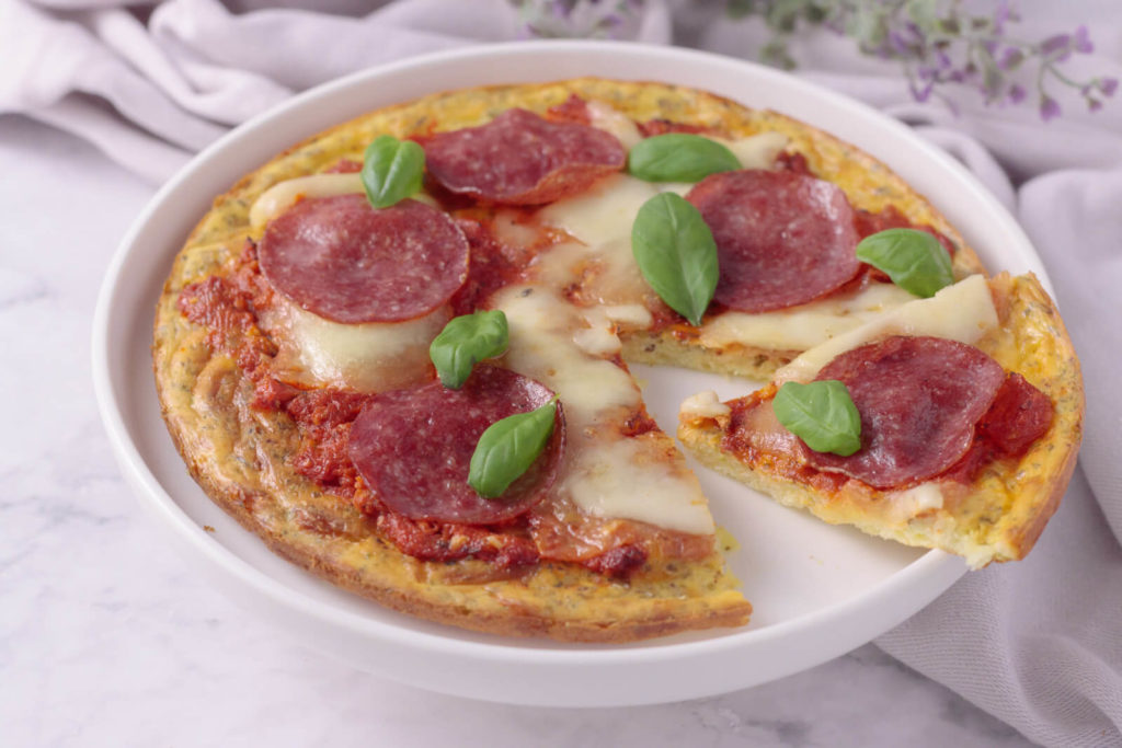 Keto Pizza Omelette Rezept