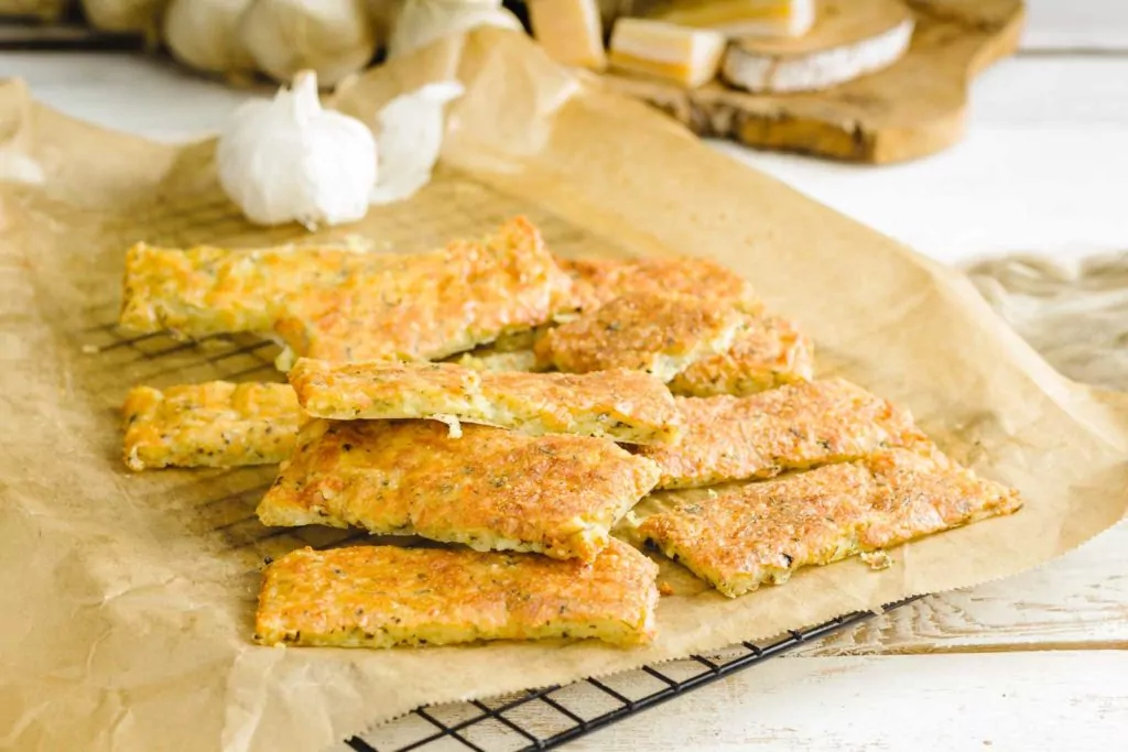 Gebackene Käsesticks mit Mozzarella und Parmesan | Keto Rezept