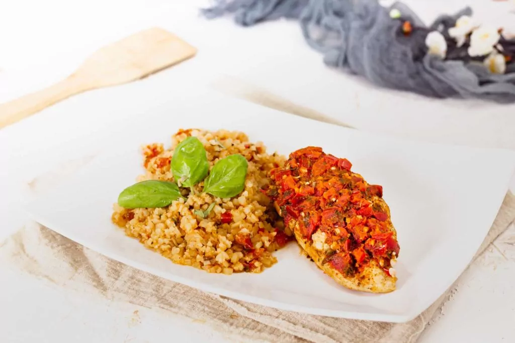 Gefüllte Hähnchenbrust mit Blumenkohlreis Keto Rezept